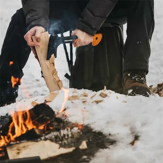 1015618_fiskarsemea_05_chopping_axe_xs_x7