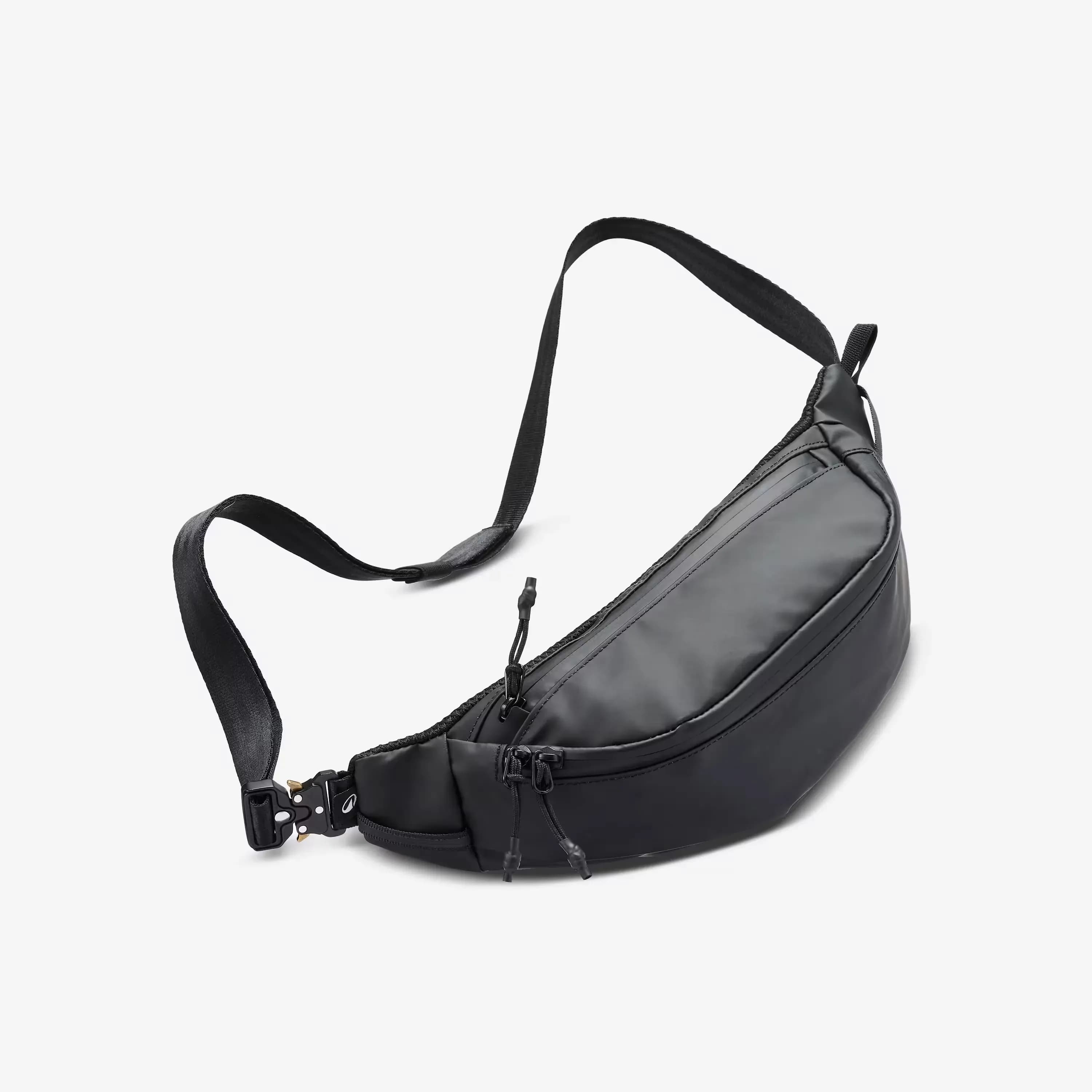 کیف کمری دکتلون Commute 900 از نمای روبه‌رو